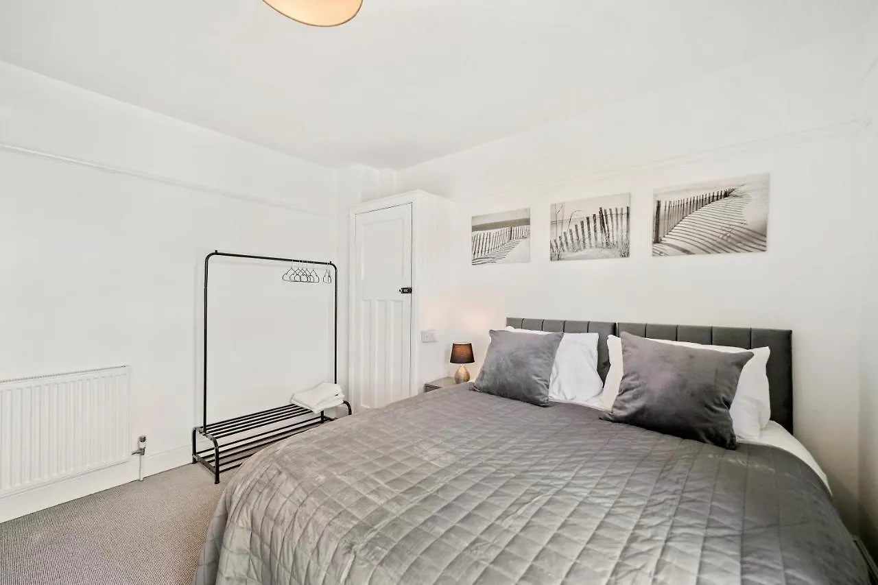 3 Bedroom House With Parking & Garden By Cherry Inn Short Lets & Serviced Accommodation Cambridge 0*, Cambridge (Cambridgeshire) United Kingdom