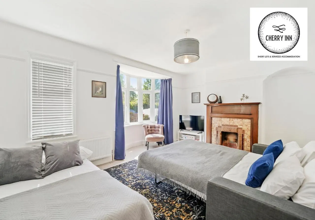 Apartment 3 Bedroom House With Parking & Garden By Cherry Inn Short Lets & Serviced Accommodation Cambridge