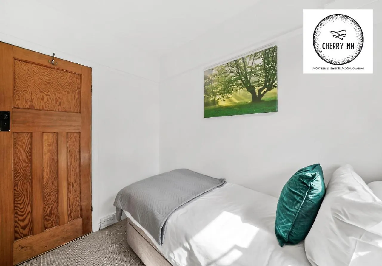 3 Bedroom House With Parking & Garden By Cherry Inn Short Lets & Serviced Accommodation Cambridge Apartment Cambridge (Cambridgeshire)