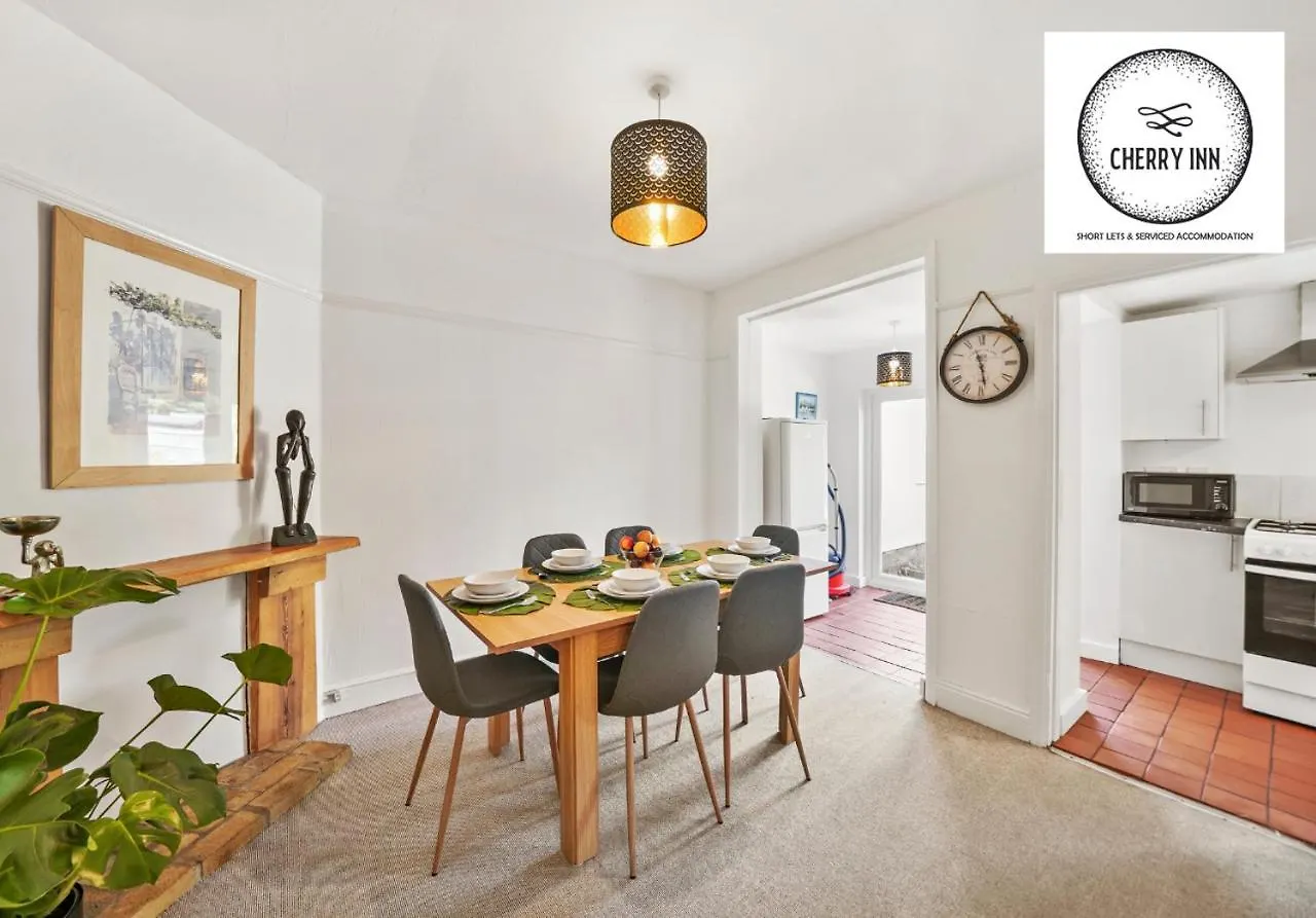 3 Bedroom House With Parking & Garden By Cherry Inn Short Lets & Serviced Accommodation Cambridge 0*, Cambridge (Cambridgeshire)