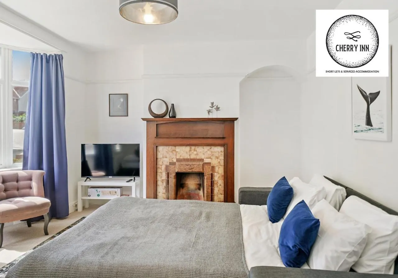 3 Bedroom House With Parking & Garden By Cherry Inn Short Lets & Serviced Accommodation Cambridge Cambridge (Cambridgeshire)