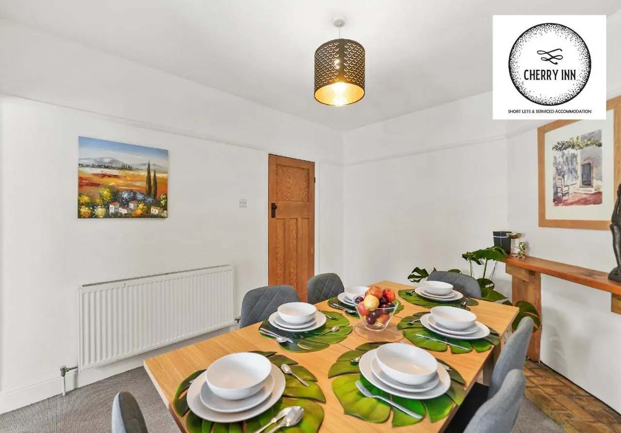 3 Bedroom House With Parking & Garden By Cherry Inn Short Lets & Serviced Accommodation Cambridge Apartment Cambridge (Cambridgeshire)