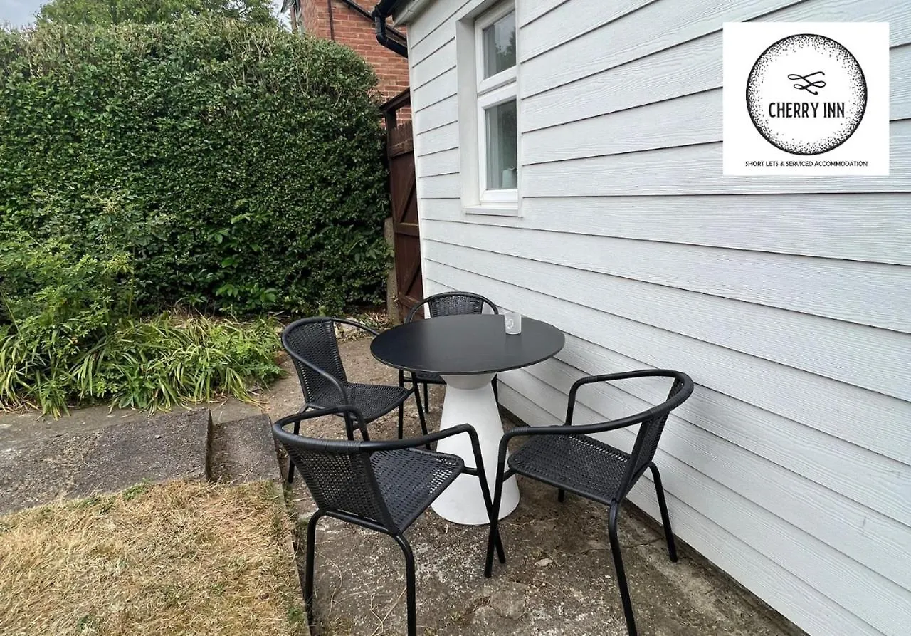 Apartment 3 Bedroom House With Parking & Garden By Cherry Inn Short Lets & Serviced Accommodation Cambridge